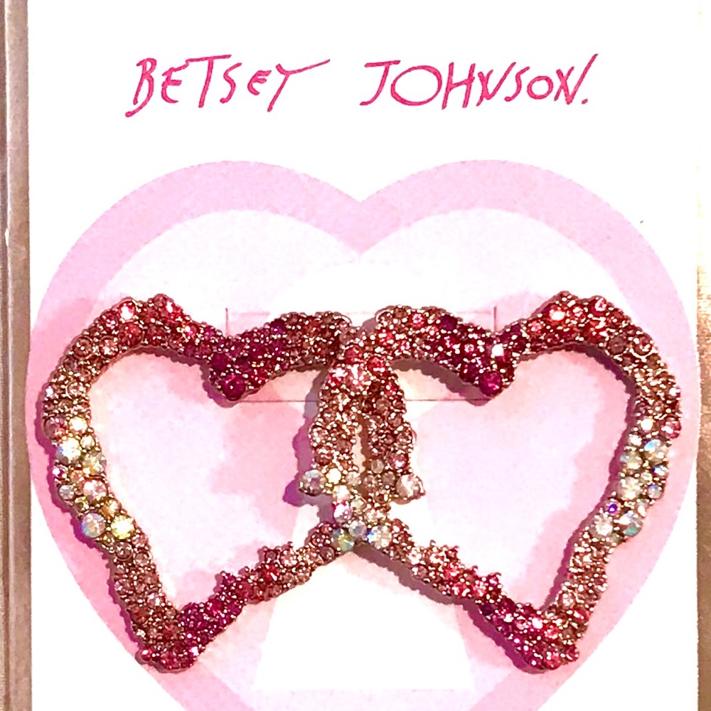 đź’—BETSEY JOHNSON Pink Crystal Heart Earrings NWT - Picture 3 of 4